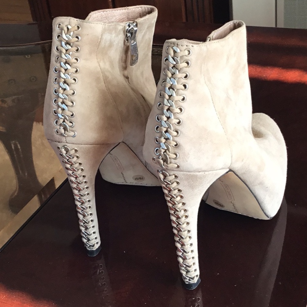 Taupe size 7 booties - Picture 2 of 2